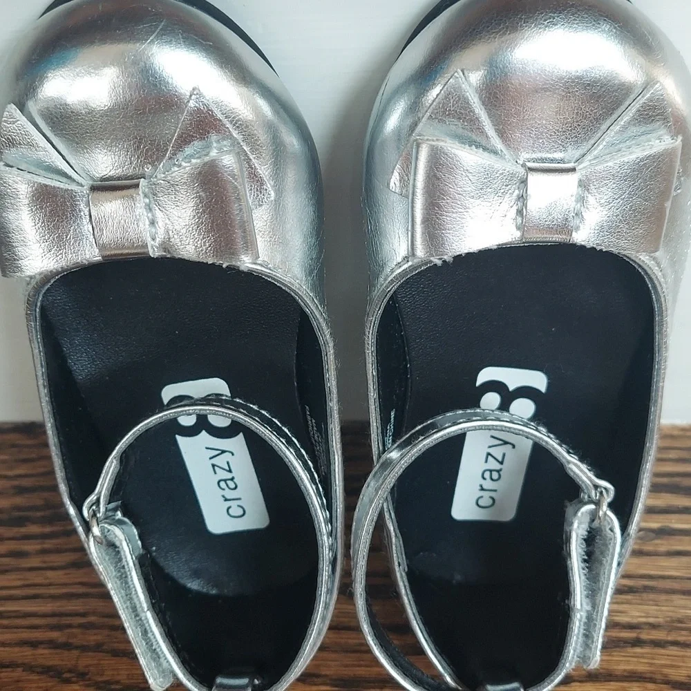 Crazy 8 Girl Silver with Bow Dress Shoes - sz 6